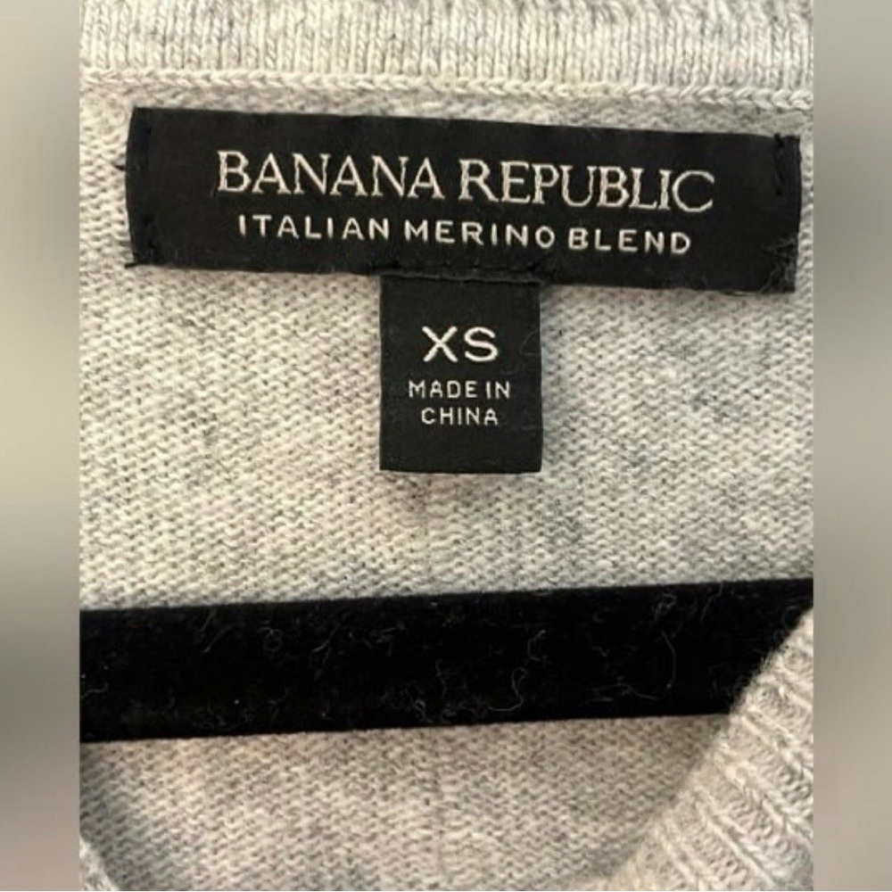 Banana Republic Gray Sweater with Red Print - Picture 2 of 4